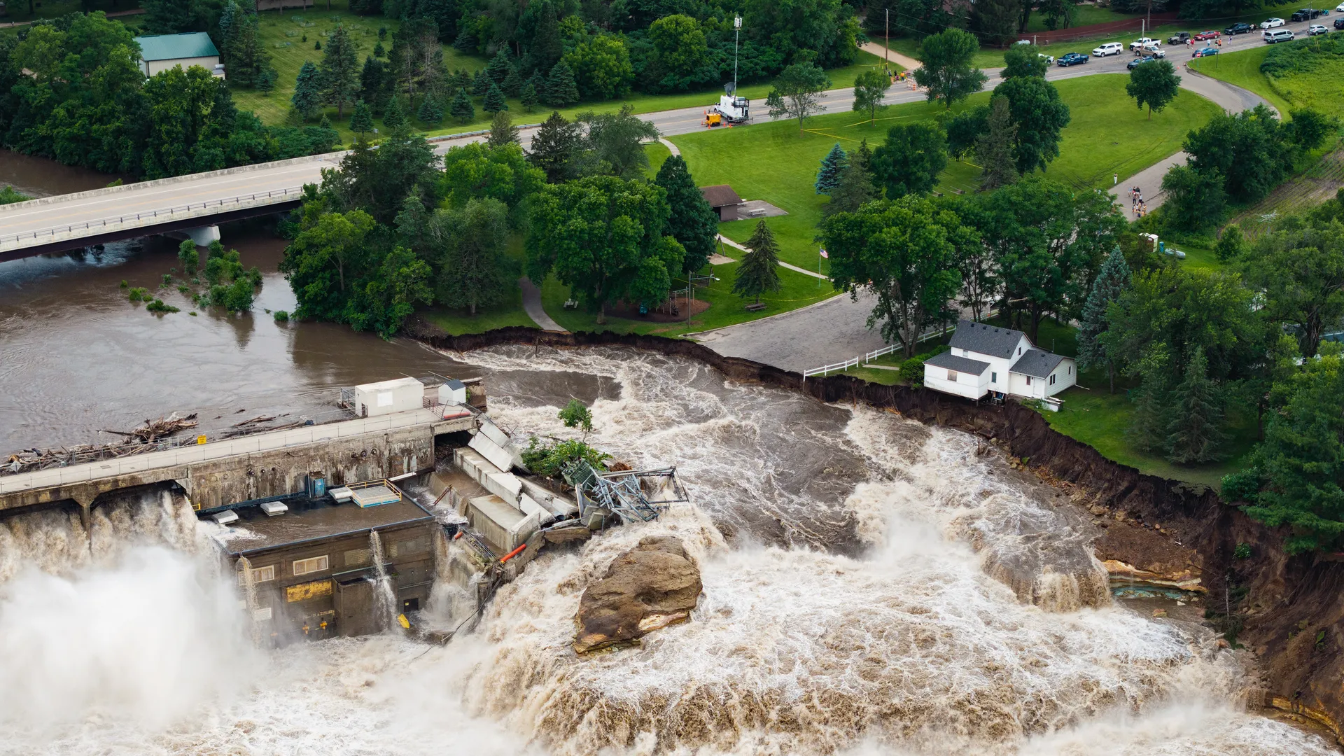 Minneapolis MN flooding cleanup response